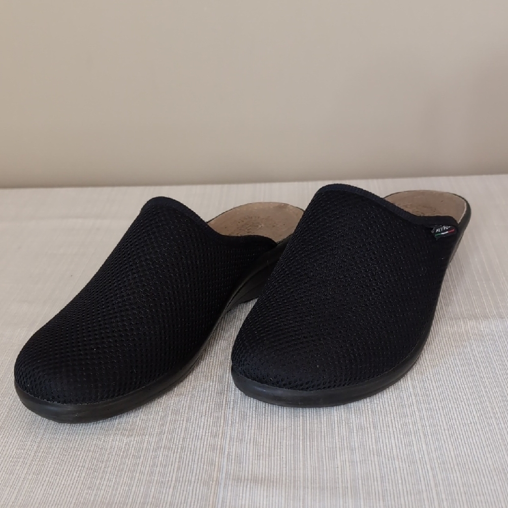 Sz 7/40 Men's Fly Flot Italian Black Mesh Slip-On Mules